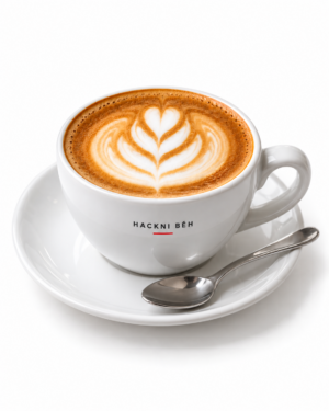 Cappuccino s latte artem v bílém šálku Hackni běh