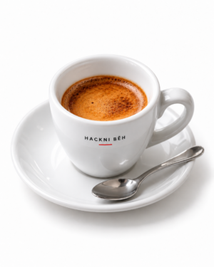 Espresso v bílém šálku Hackni běh